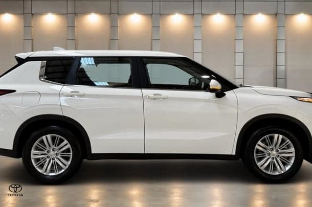 2024 Mitsubishi Outlander ES in White