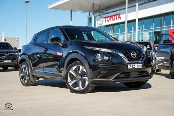 2024 Nissan JUKE ST-L in Black