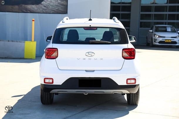 2025 Hyundai Venue Base in Atlas White