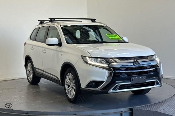 2019 Mitsubishi Outlander ES in White
