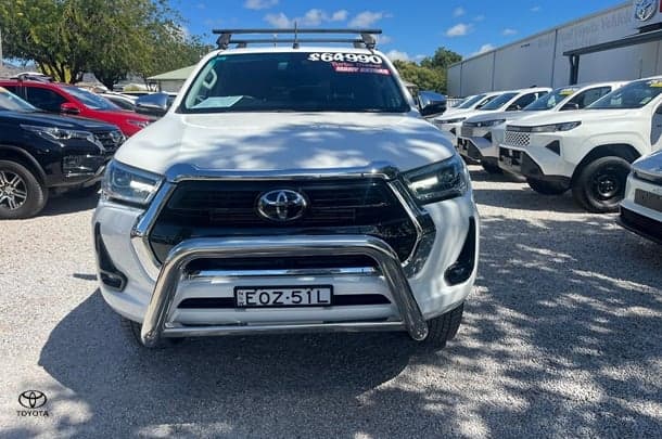 2021 Toyota Hilux SR5 in White