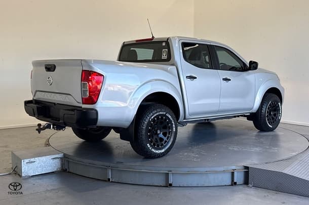 2022 Nissan Navara SL in Other