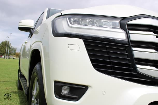 2025 Toyota Landcruiser VX in White