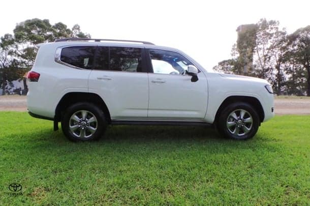 2022 Toyota Landcruiser VX in White