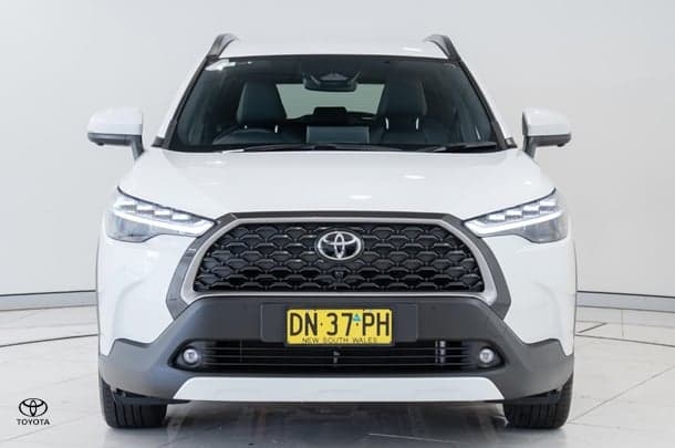 2025 Toyota Corolla Cross GXL in White