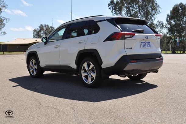 2019 Toyota RAV4 GXL in White