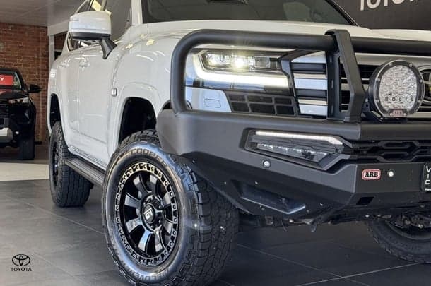 2022 Toyota Landcruiser VX in White