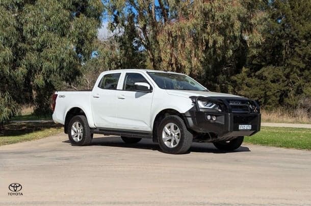 2023 Isuzu D-MAX LS-M in White