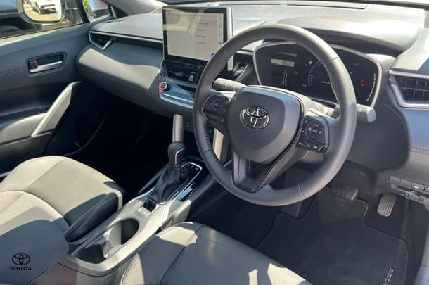 2024 Toyota Corolla Cross GXL in White