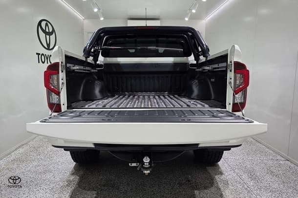 2024 Nissan Navara PRO-4X in White