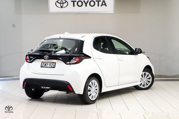 2021 Toyota Yaris Ascent Sport in White