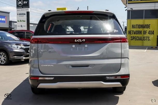 2022 Kia Carnival S in Silver