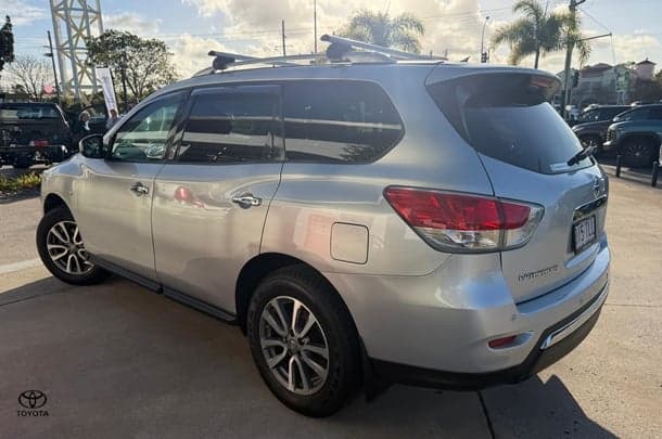 2013 Nissan Pathfinder ST in Silver