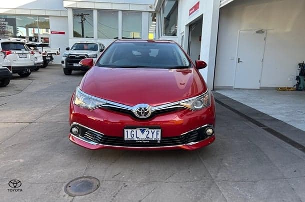 2015 Toyota Corolla Ascent Sport in Red