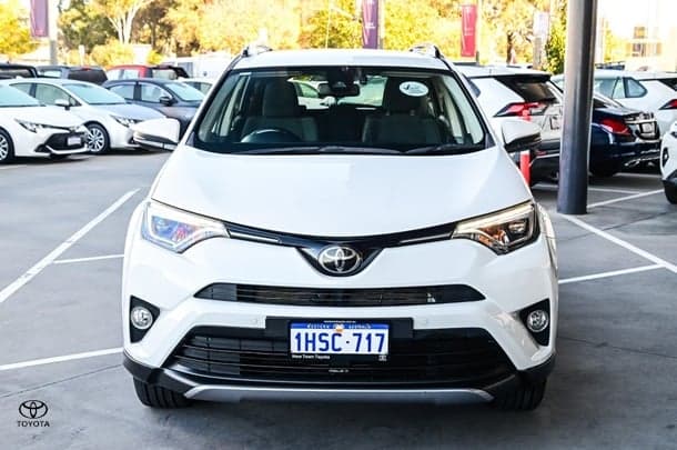 2018 Toyota RAV4 GXL in White