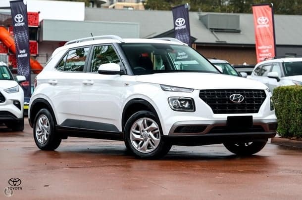 2025 Hyundai Venue Base in Polar White