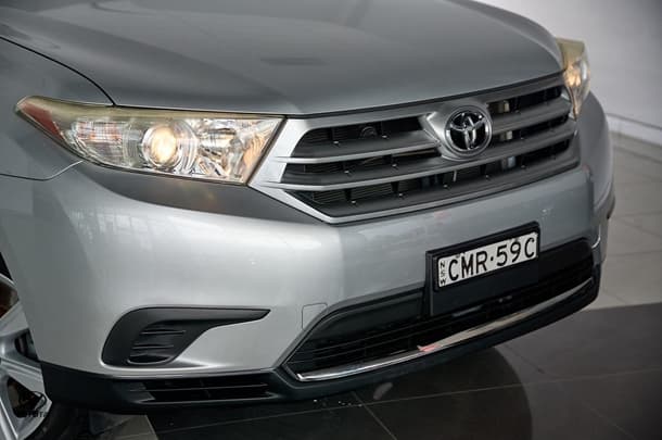 2013 Toyota Kluger KX-R in Silver