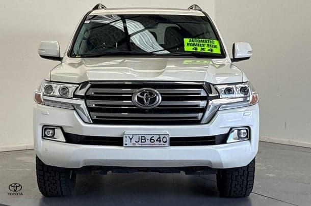2019 Toyota Landcruiser VX in White