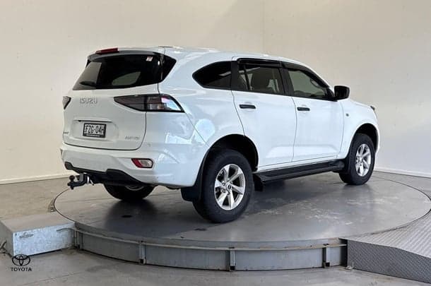 2024 Isuzu MU-X LS-M in White