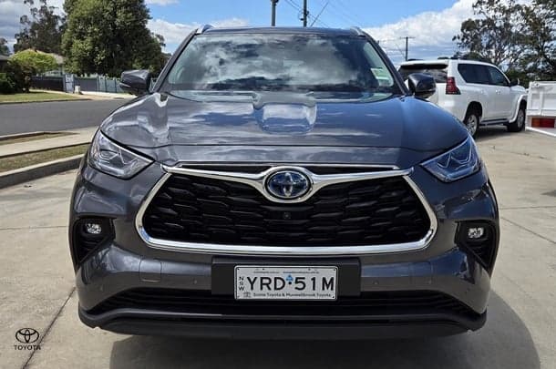 2024 Toyota Kluger Grande in Grey