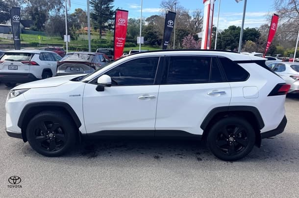 2021 Toyota RAV4 Cruiser in White