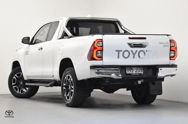 2023 Toyota Hilux SR5 in White