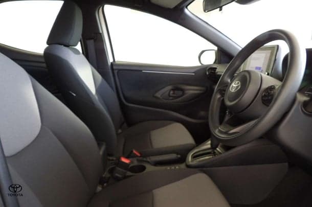 2024 Toyota Yaris Ascent Sport in White