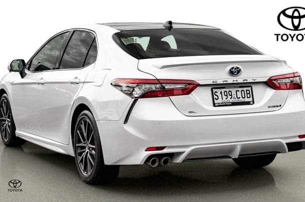 2021 Toyota Camry SL in White