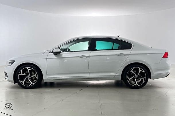 2022 Volkswagen Passat 140TSI Business in White