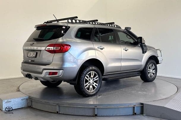 2020 Ford Everest Trend in Pink