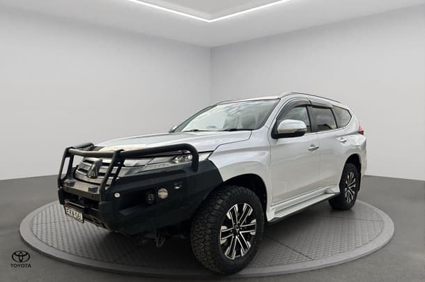 2020 Mitsubishi Pajero Sport Exceed in White
