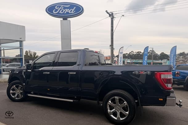 2023 Ford F-150 Lariat in Black