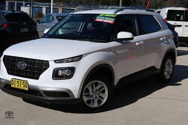 2024 Hyundai Venue Base in White