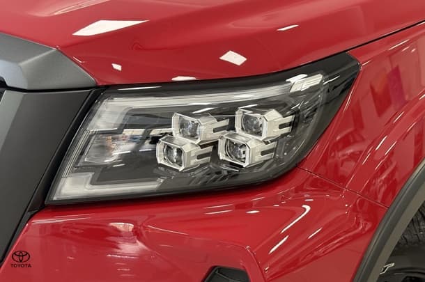 2025 Nissan Navara PRO-4X in Red