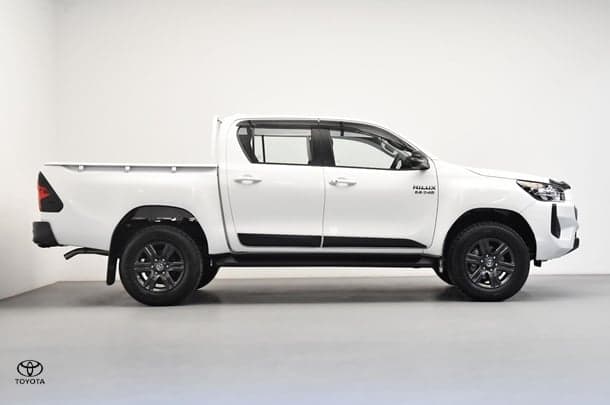 2025 Toyota Hilux SR in White
