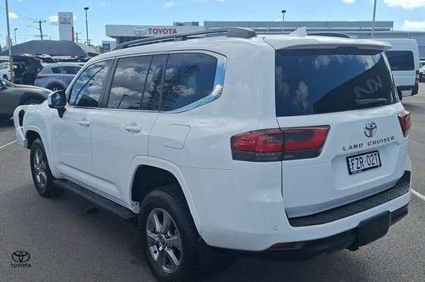 2022 Toyota Landcruiser VX in White