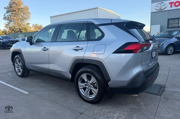 2022 Toyota RAV4 GX in Silver