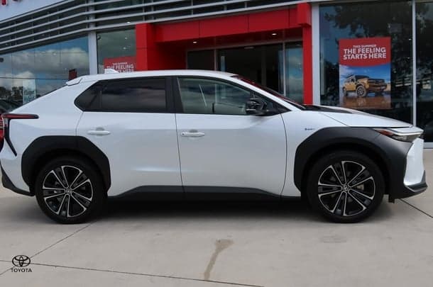 2024 Toyota bZ4X Base in White
