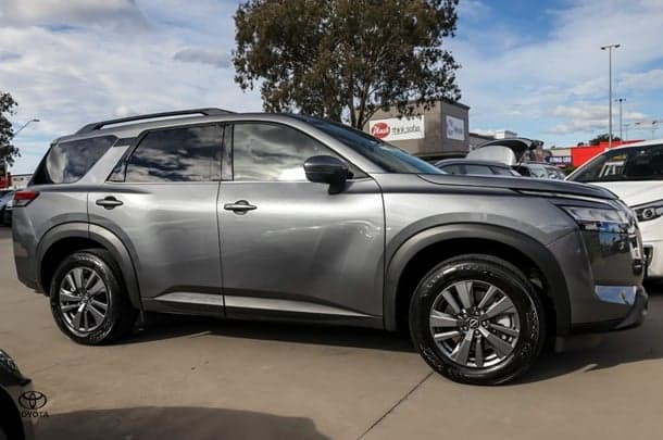2024 Nissan Pathfinder ST-L in Grey
