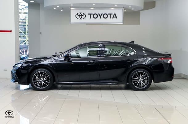 2023 Toyota Camry SL in Black