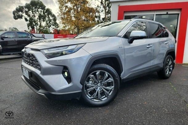 2025 Toyota RAV4 GXL in Silver