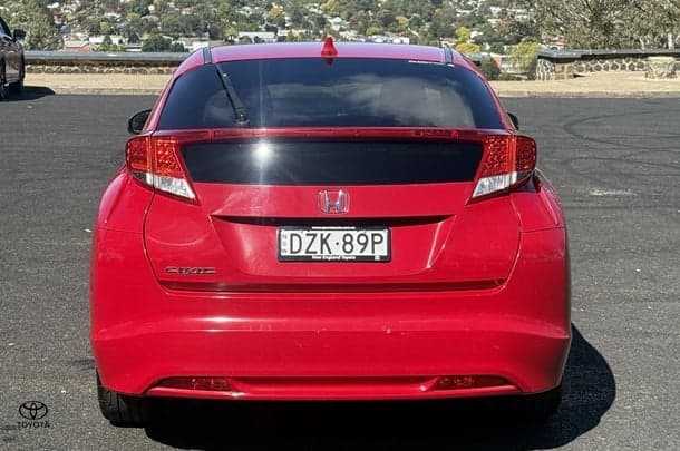 2013 Honda Civic VTi-L in Red