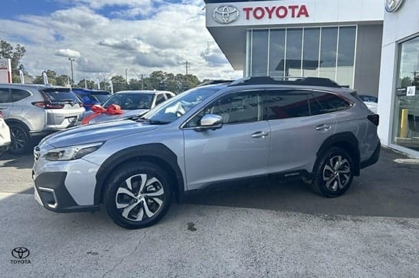 2022 Subaru Outback AWD Touring in Silver