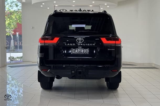 2025 Toyota Landcruiser Sahara in Black