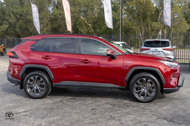 2023 Toyota RAV4 GXL in Red
