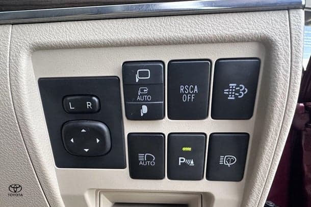 2020 Toyota Landcruiser Sahara in Red