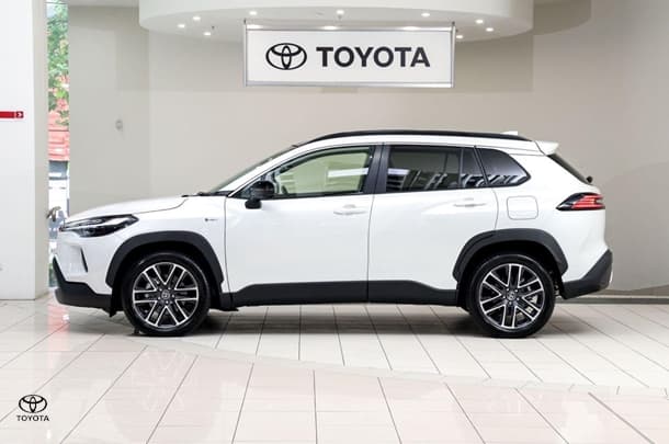 2025 Toyota Corolla Cross Atmos in White