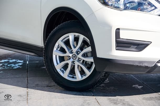 2019 Nissan X-TRAIL ST in White