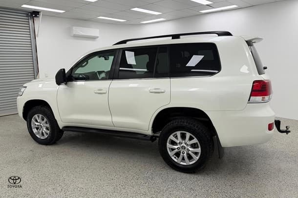 2020 Toyota Landcruiser VX in White