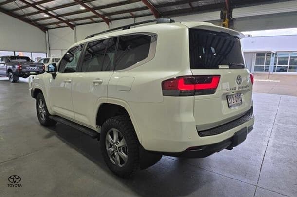 2022 Toyota Landcruiser VX in White
